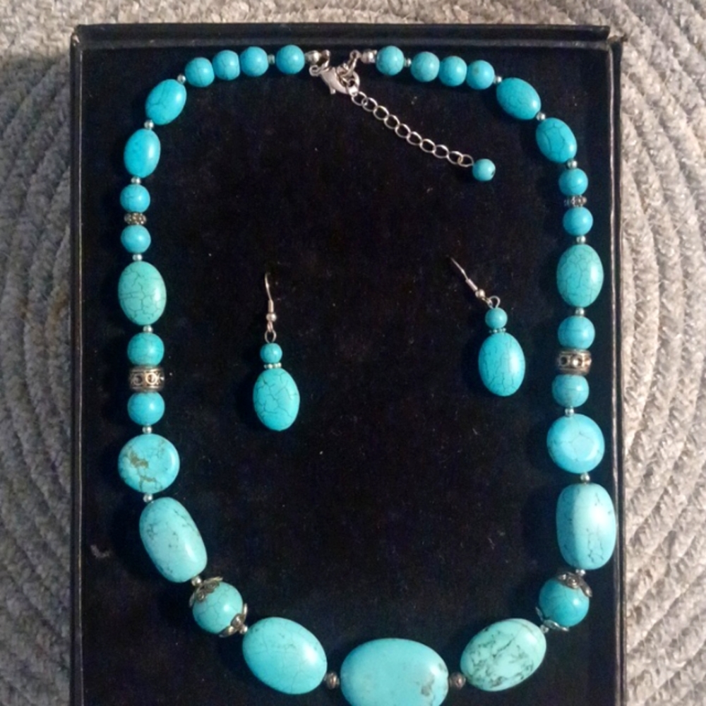 Turquoise Beaded Necklace with Earrings